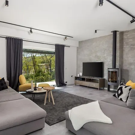 Casa Mills Villa Poljane
