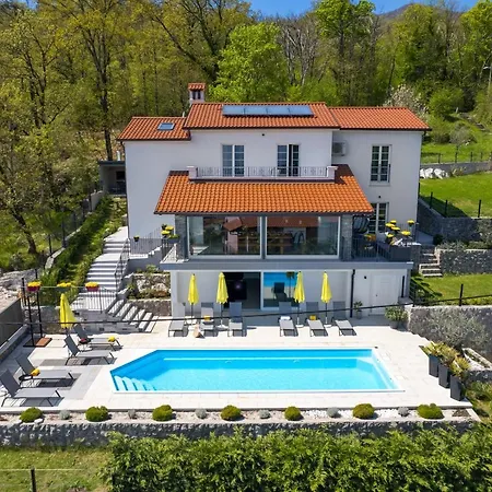 Casa Mills Villa Poljane