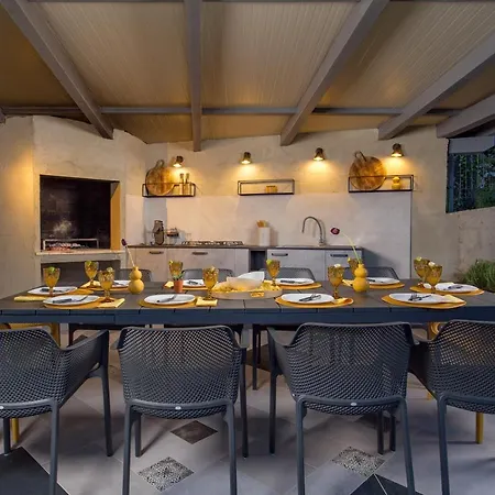 Villa Casa Mills Poljane