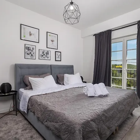 Casa Mills Vila Poljane