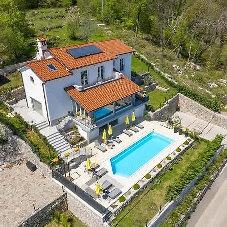 Casa Mills Villa Poljane