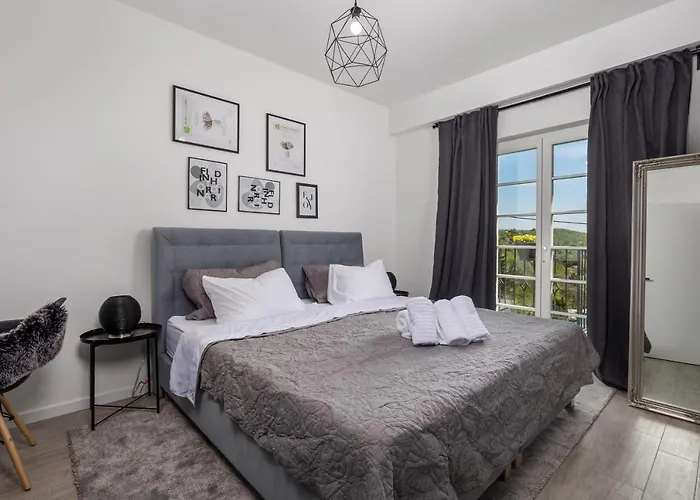 Casa Mills Vilă Poljane